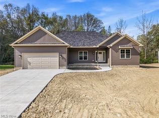 2310 Wilshire Dr, Cortland, OH 44410