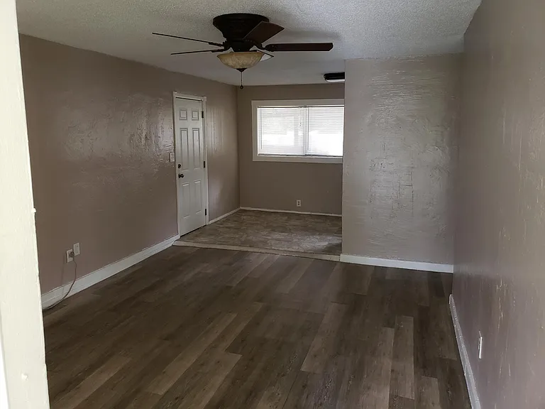 139 S Pine Hills Rd — Photo 3