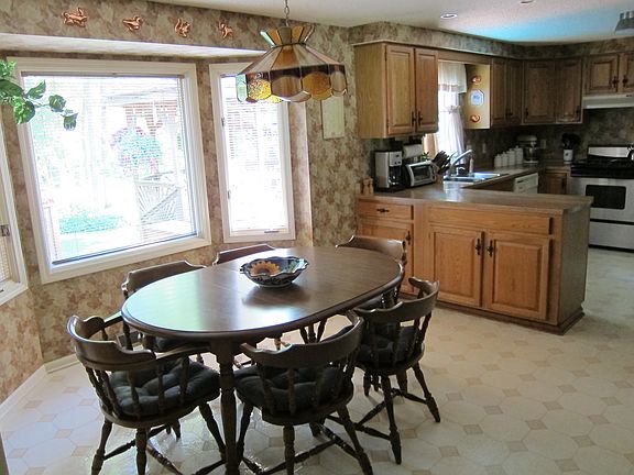 Eat-in Kitchen