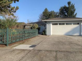 3100 Blackthorn Dr, Medford, OR 97504