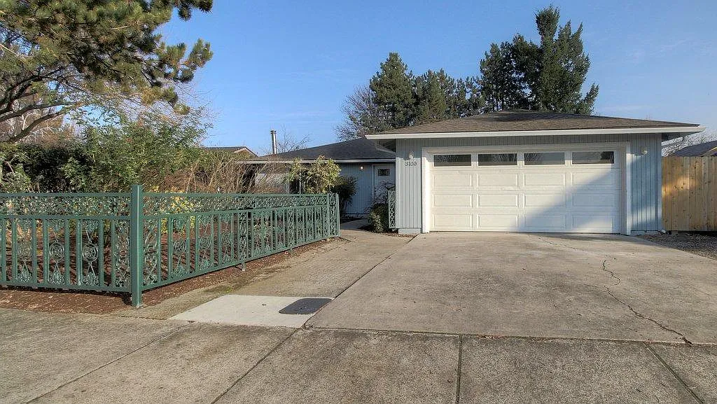 3100 Blackthorn Dr photo 1