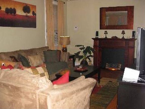 2nd image of 2331 Esplanade