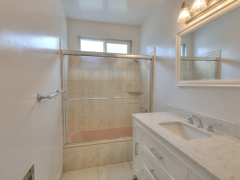 4808 Riverton Ave #6 — Photo 23
