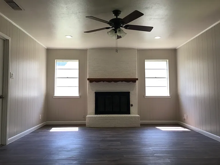 613 E Mustang St — Photo 2