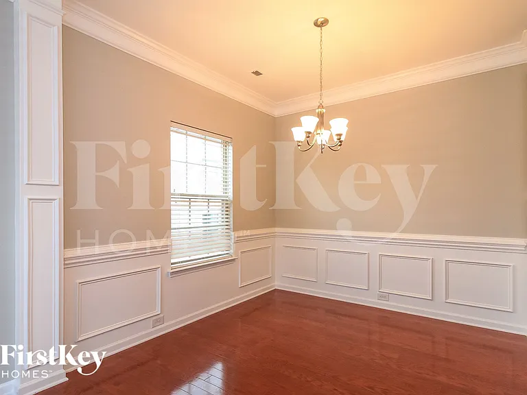 111 Rosemont Ln — Photo 5