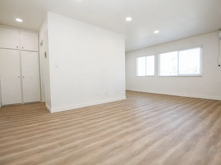 6745 Coldwater Canyon Ave — Photo 12