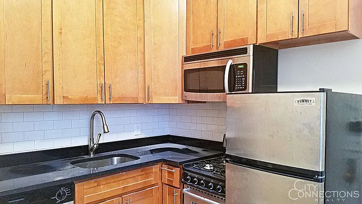 Rented by City Connections Realty | media 15