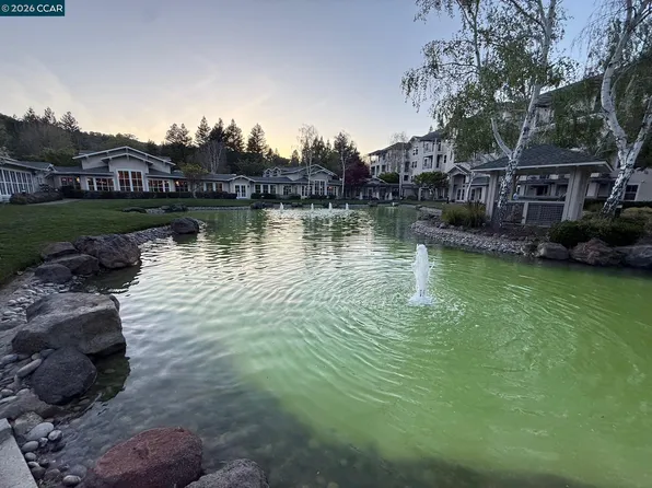 1860 Tice Creek Dr APT 1442, Walnut Creek, CA 94595