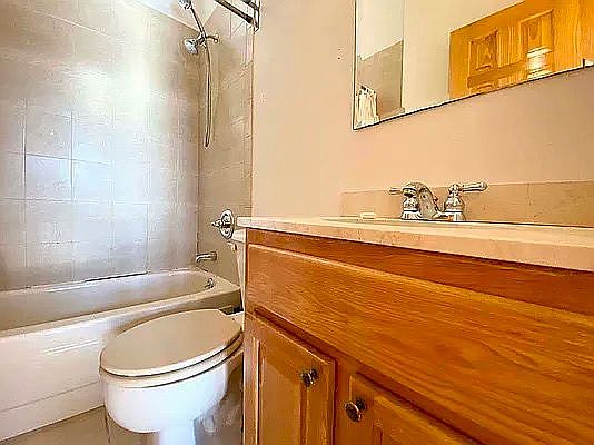 3rd image of 370 Menahan St #3C