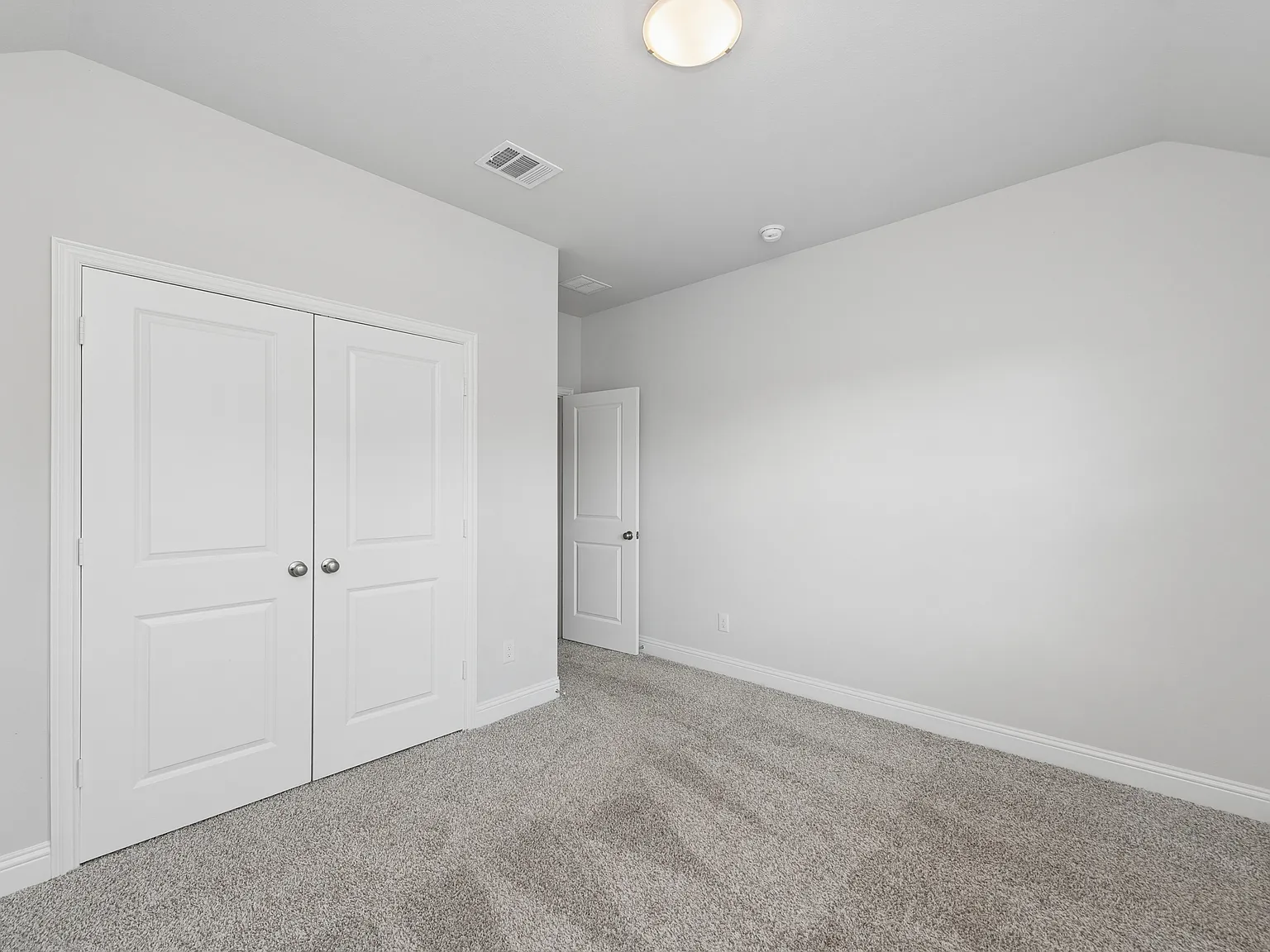 4 bed, 2174 sqft, $2,500 — Photo 4