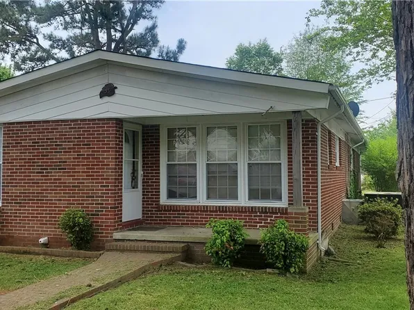 39 Ridge Rd, Blackstone, VA 23824