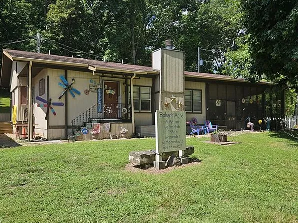 61 Grey House Rd, Sunrise Beach, MO 65079