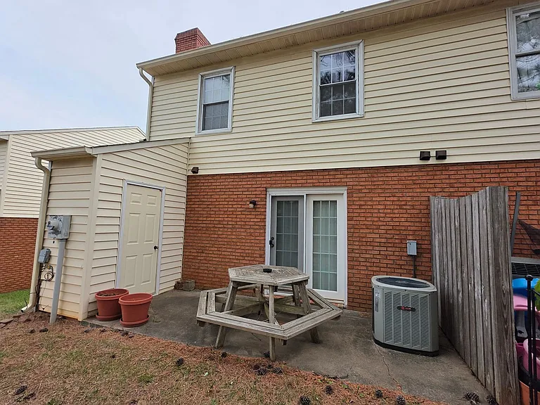 42 Cavalier Ct — Photo 2