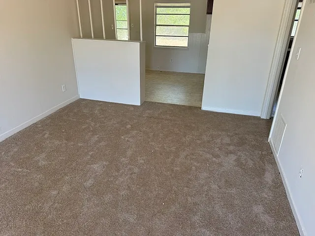 3 bed, 1.0 bath, 974 sqft, $1,200 — Photo 2
