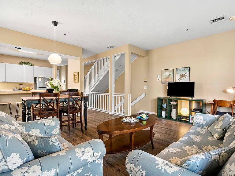 619 Cedars Ct — Photo 10