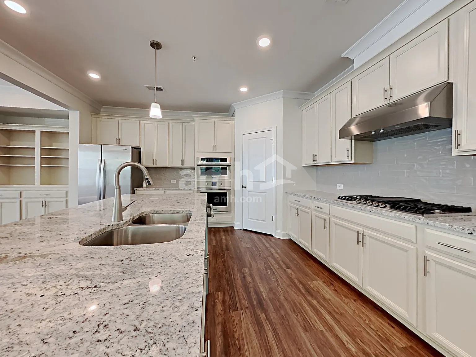 4 bed, 3.5 bath, 2468 sqft, $3,250 — Photo 3