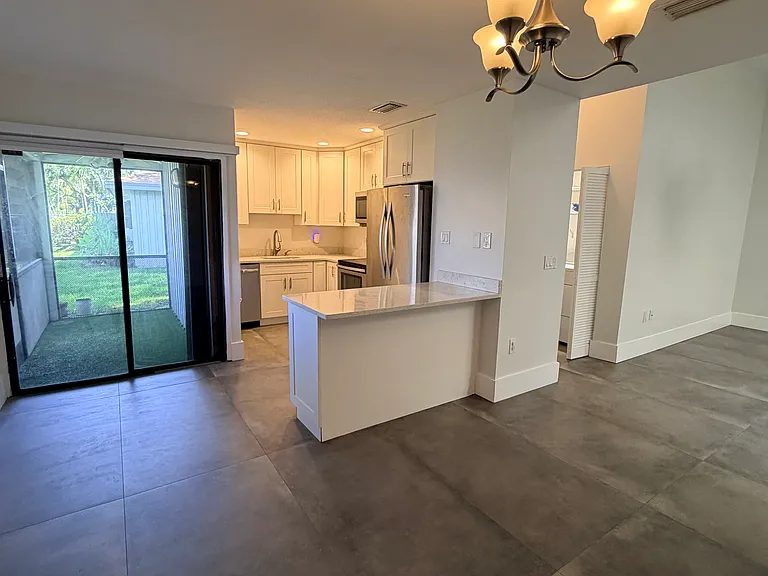 1531 Gabriel St — Photo 12