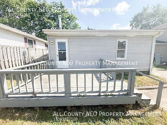 3rd image of 1301 Benton St