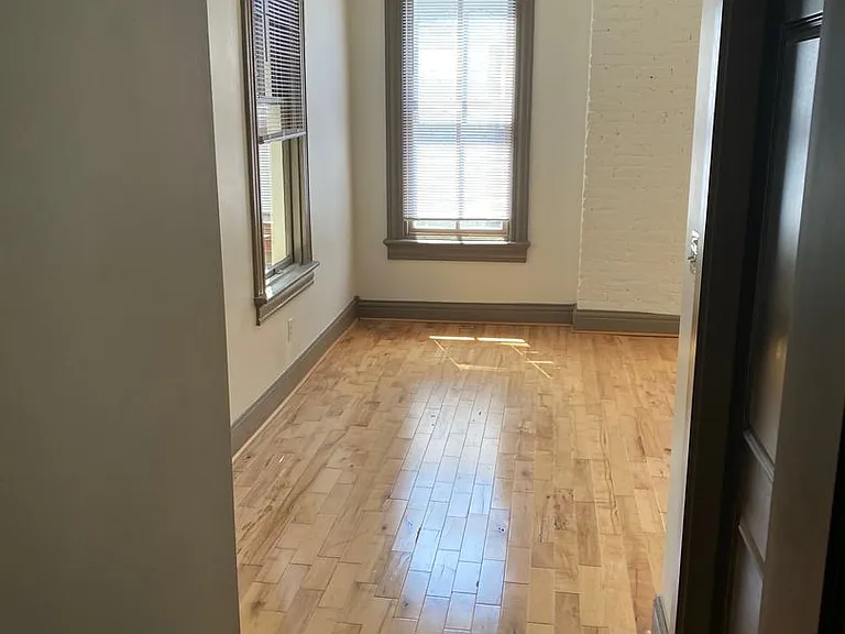 217 E Grace St — Photo 8