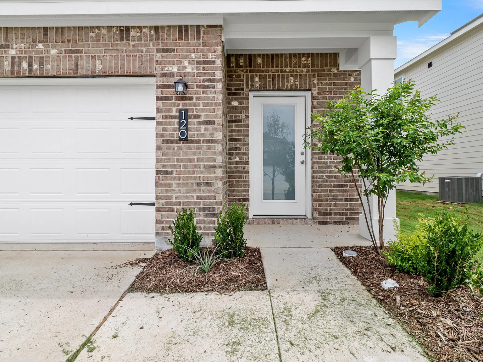 3 bed, 2.5 bath, 1605 sqft, $1,975 — Photo 4