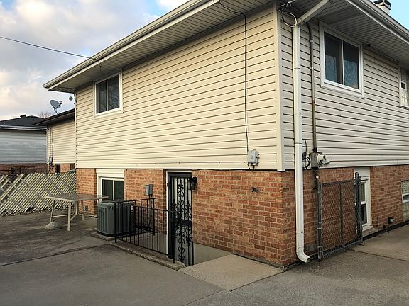 3rd image of 14518 Van Buren St