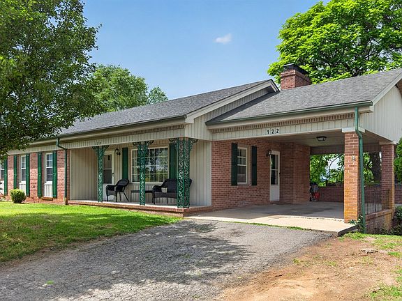 2nd image of 122 Armory Rd