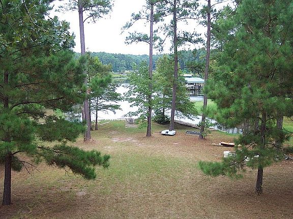3rd image of 302 Jennifer Ln