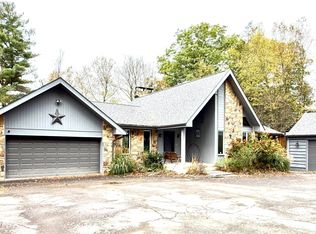 122 Waterfront Dr, Greentown, PA 18426