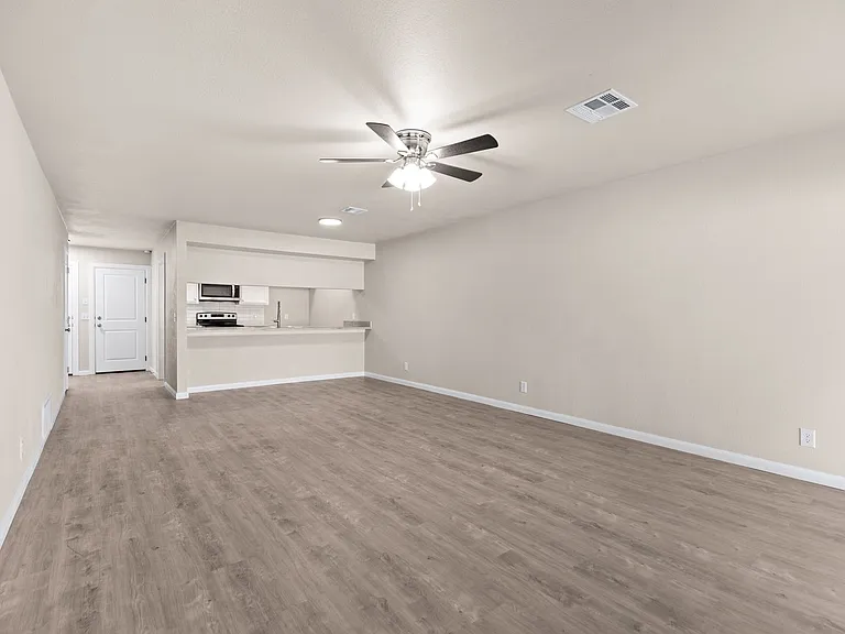 1600 W Madison St — Photo 6