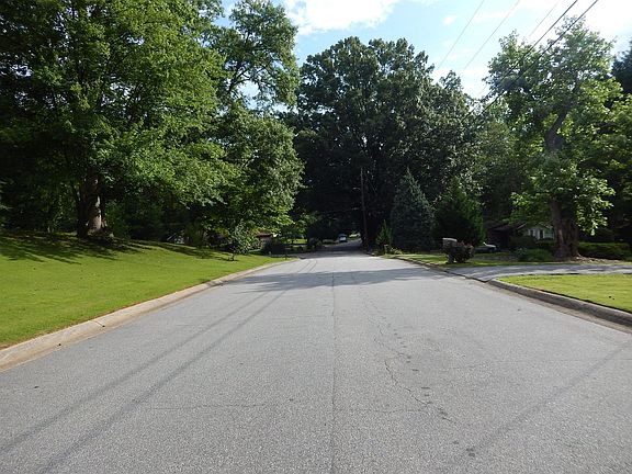 5th image of 2927 Highland Dr SE