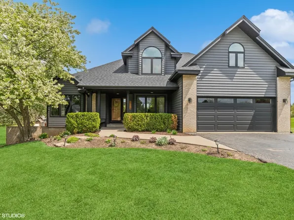 6718 E Applewood Ln, Spring Grove, IL 60081