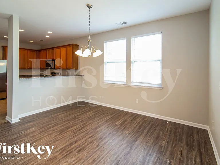113 Hyrne Dr — Photo 5