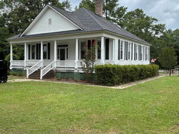 5 Cedar St, Manning, SC 29102
