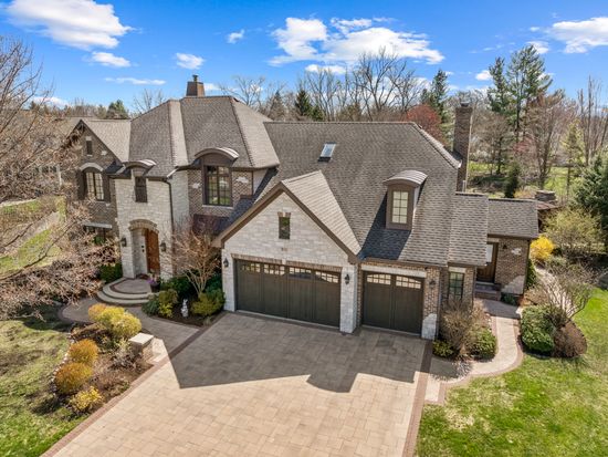 910 Tall Grass Ct, St Charles, IL 60174