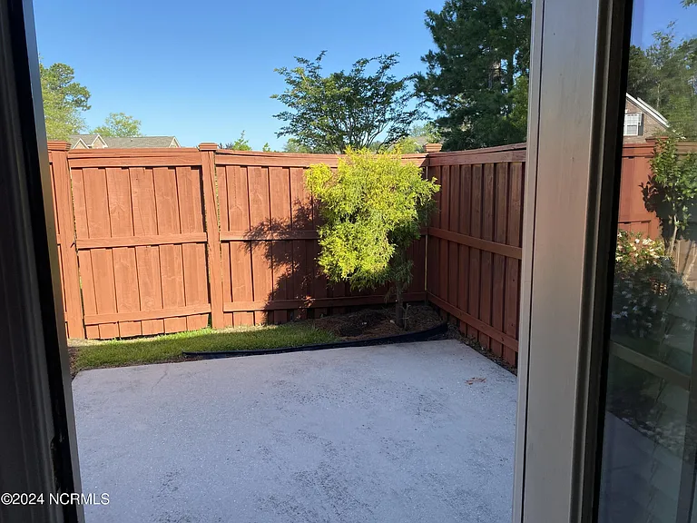 411 Avenshire Ct — Photo 26