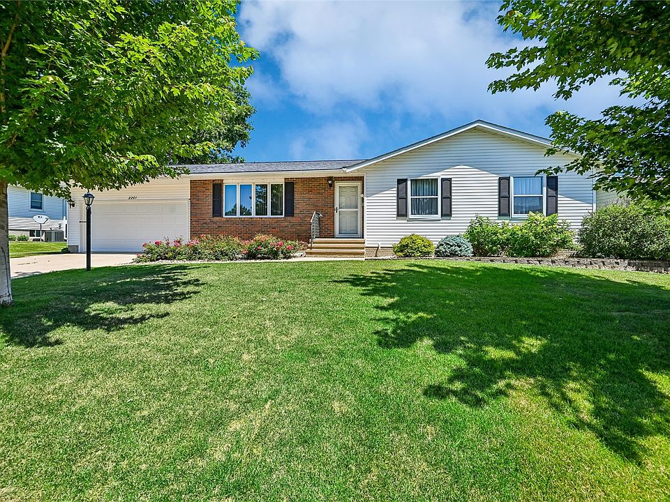 1st image of 2201 Balsam Dr SW
