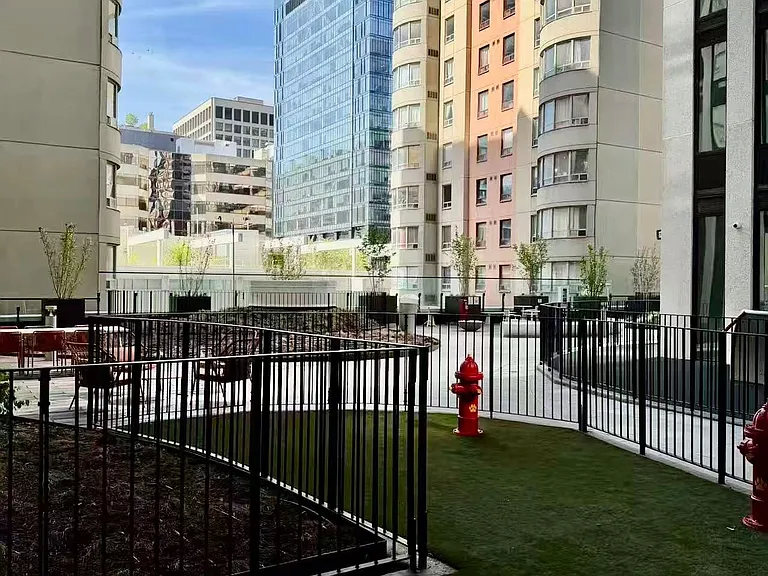 238 Simcoe St — Photo 1