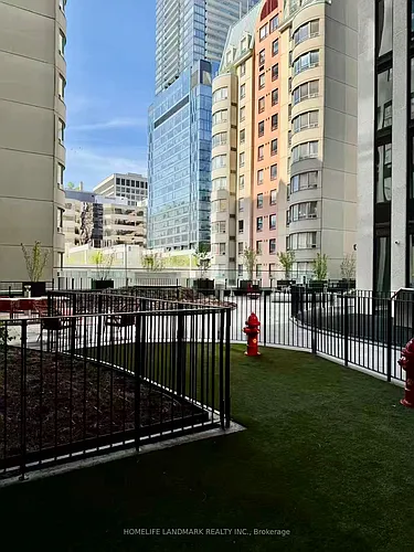 238 Simcoe St Photo 1