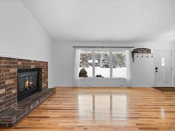 4th image of 3986 Heatherwood Dr E