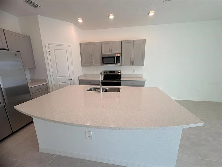 2212 Portrait St — Photo 3