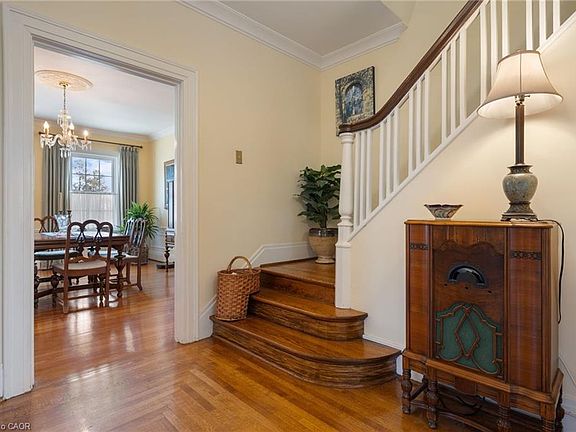 5th image of 286 Union St