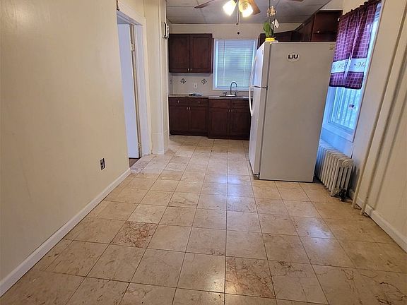 4th image of 31 Holland Ave