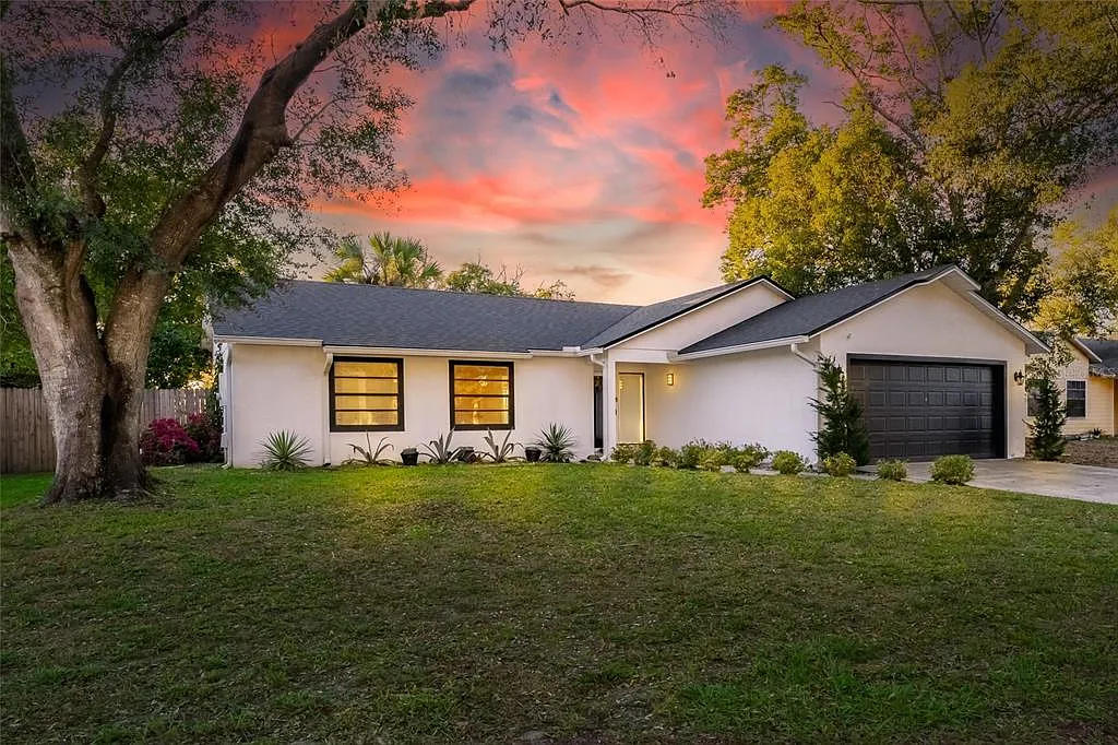 3 bed, 2.0 bath, 1349 sqft, $2,500 — Photo 2