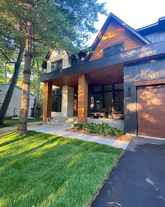 1st image of 4865 Ferncroft Dr