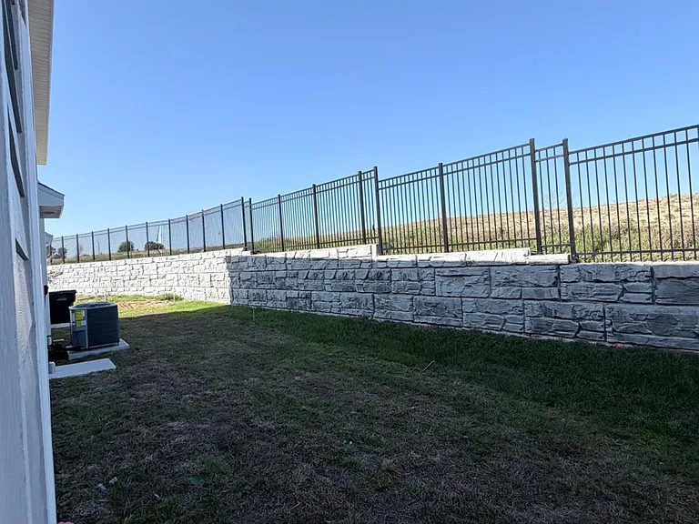 880 Lynx St — Photo 25