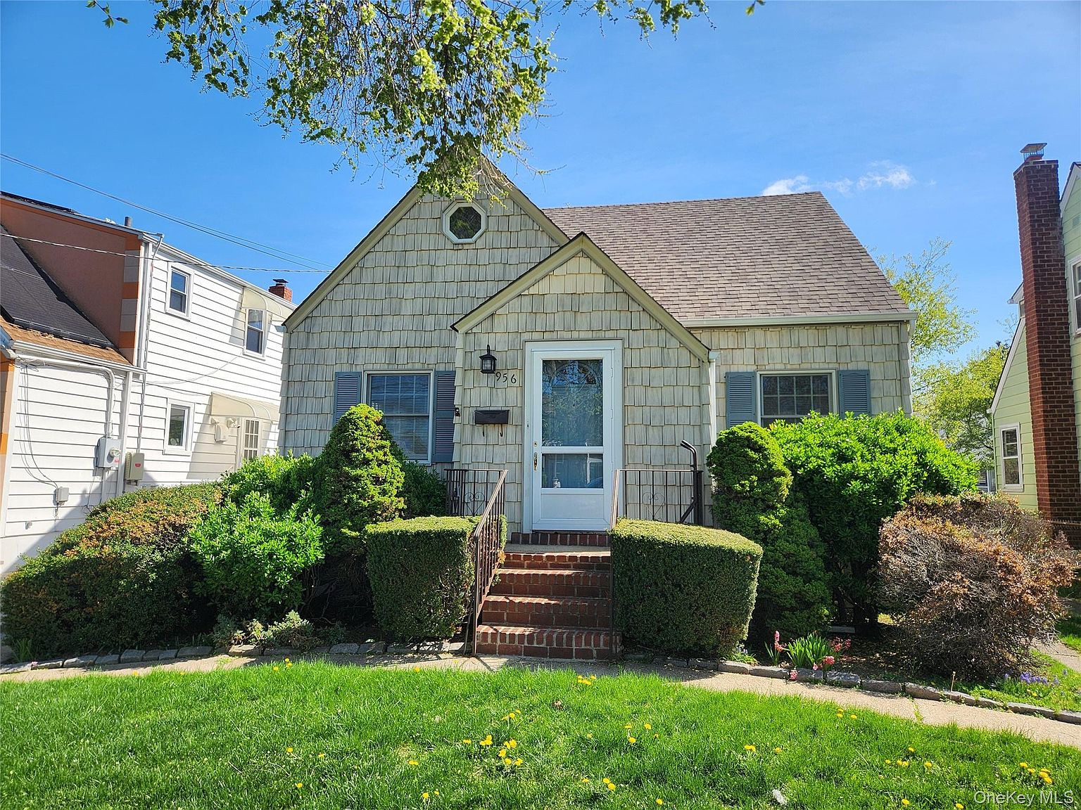 956 Cherry Lane, Floral Park, NY 11001 | Zillow
