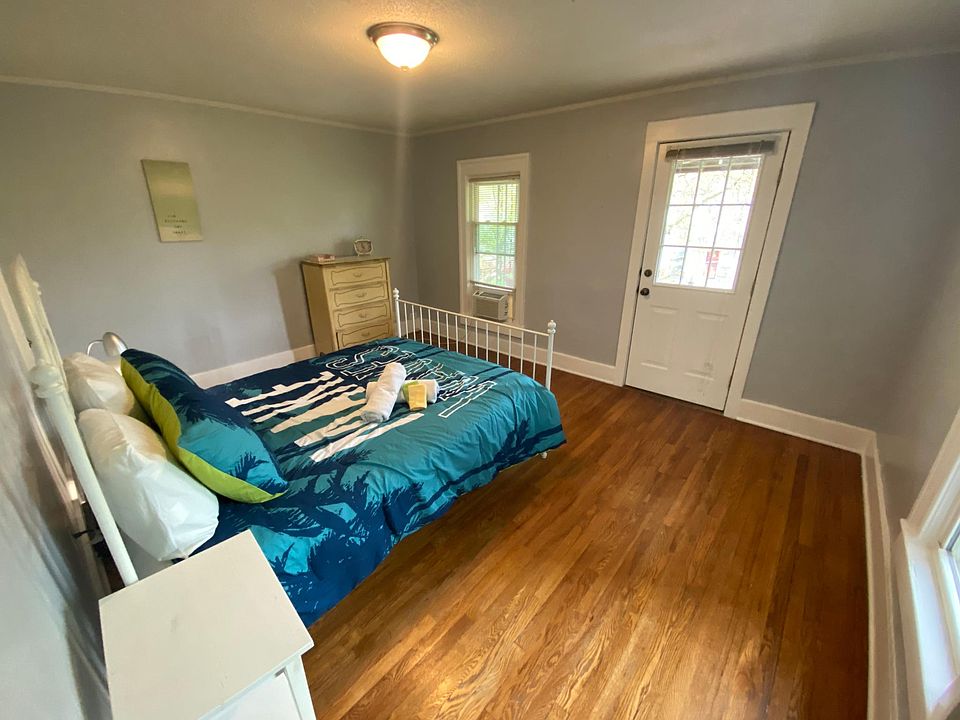 1st image of 526 Tracy Ave #2
