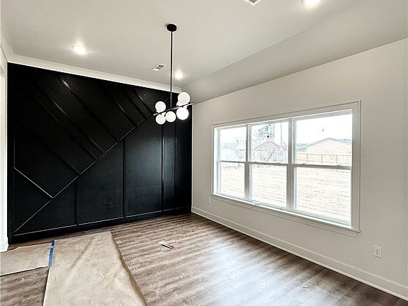 5th image of 2818 Rife Cir