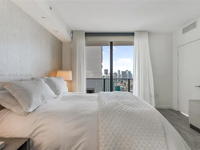 55 SW 9th St #4001 — Photo 11