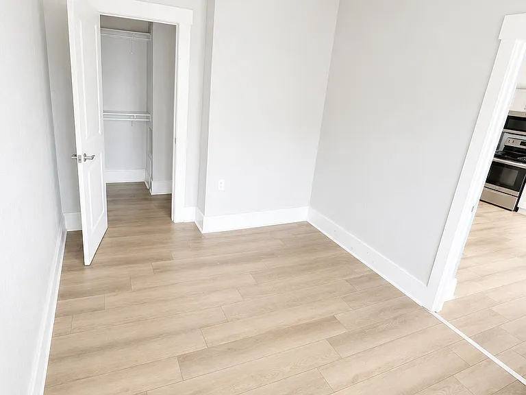 1703 Broadway Ave #203 — Photo 4